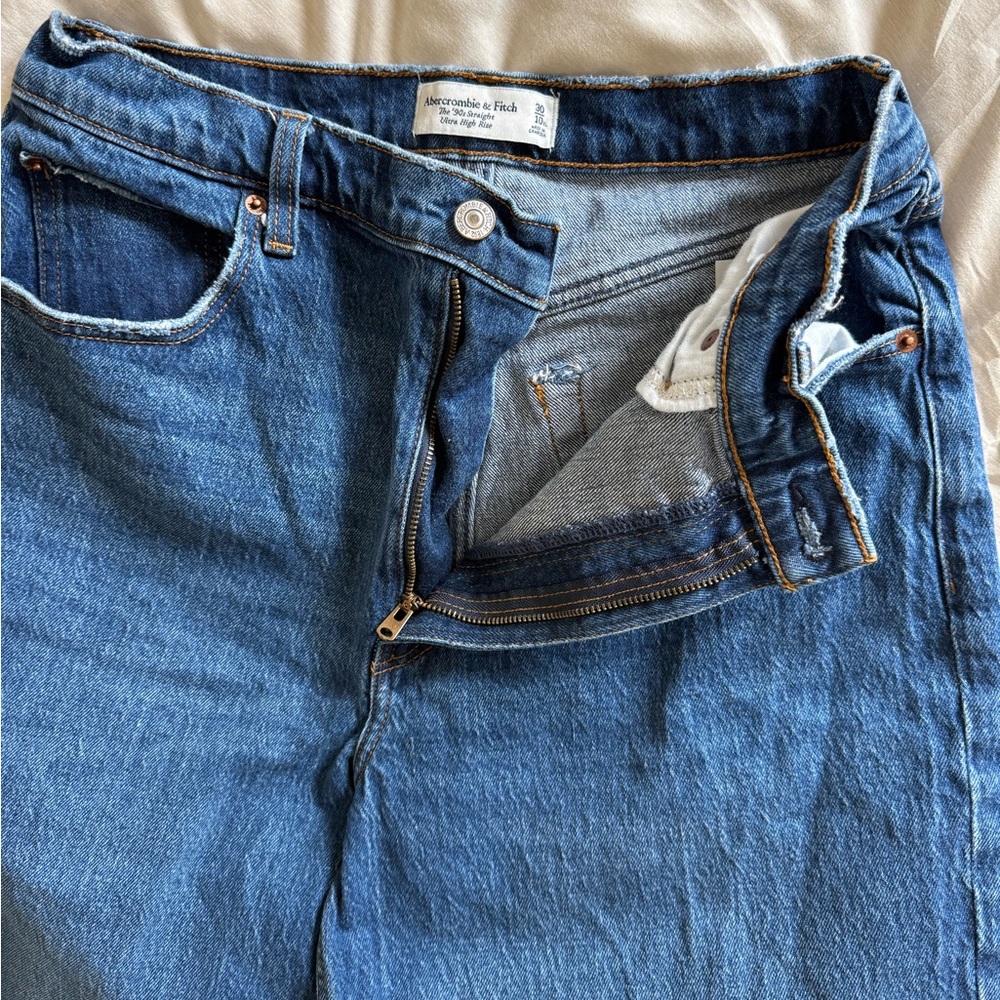 Abercrombie ultra high rise 90’s straight jeans - Picture 2 of 4